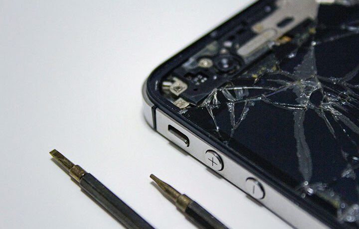 phone-screen-replacement-with-tool