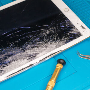 ipad-screen-replacement-stock-image