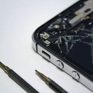 phone-screen-replacement-with-tool